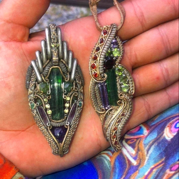2 Random wire wrap pendants - Picture 1 of 1